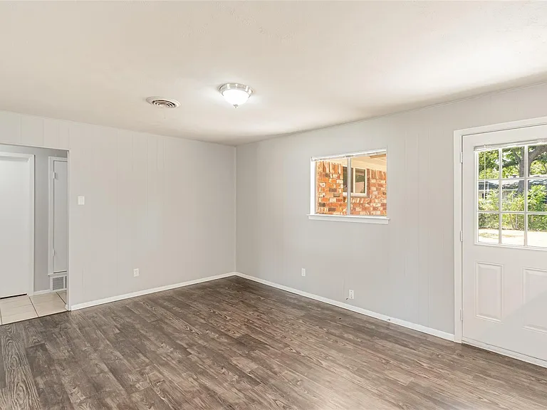 1021 Patricia St — Photo 14