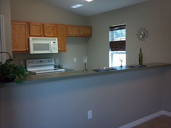 4th image of 306 SE Lindale Gln