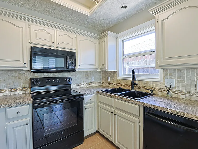 9708 Aberdeen Ave — Photo 21