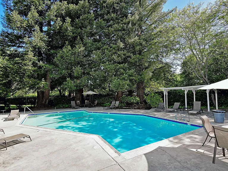 476 Sycamore Cir — Photo 17