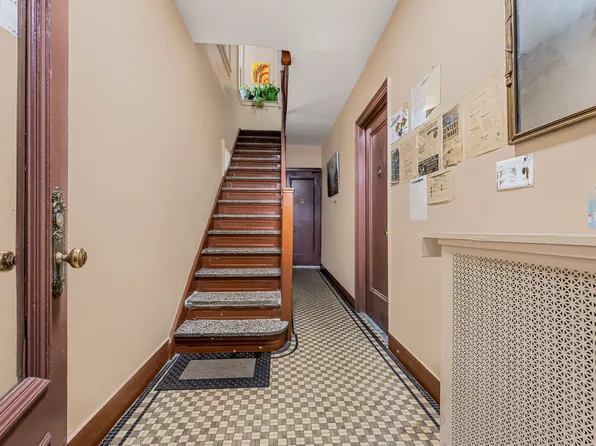 2884 Valentine Avenue image 8 of 26