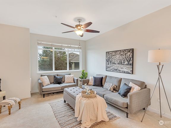 3rd image of 2372 Park Drive NE