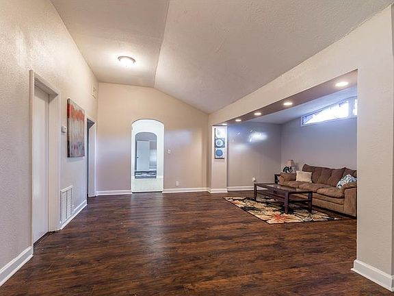 4th image of 6401 N Packwood Ave