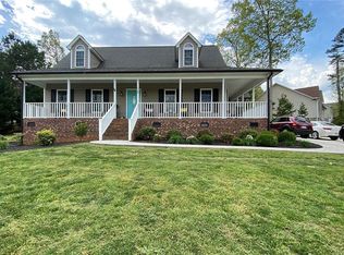 638 Old Castle Dr, Randleman, NC 27317