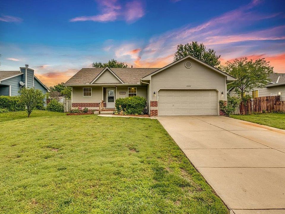 1st image of 2224 N Horseshoe Cir