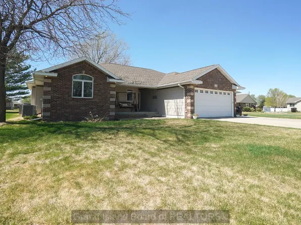 814 Lincoln Ave, Shelton, NE 68876