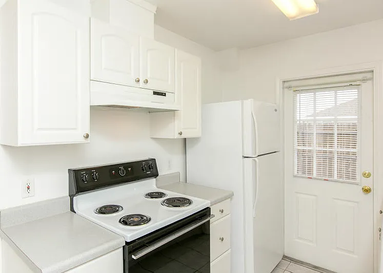430 Knickerbocker St #9 — Photo 9