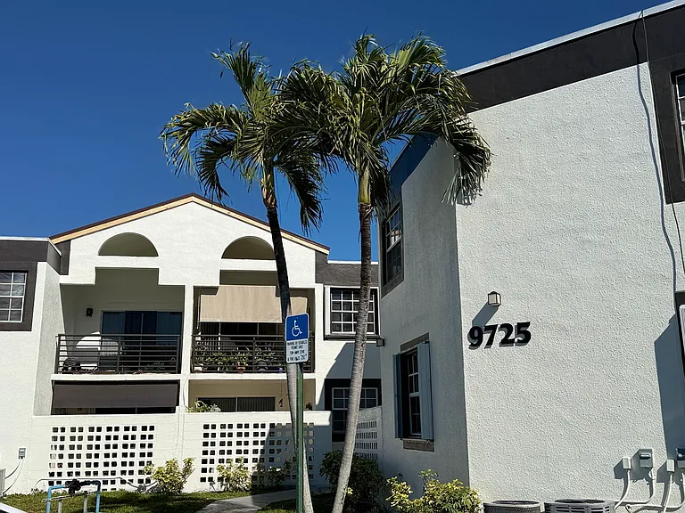 9725 Fontainebleau Blvd — Photo 15