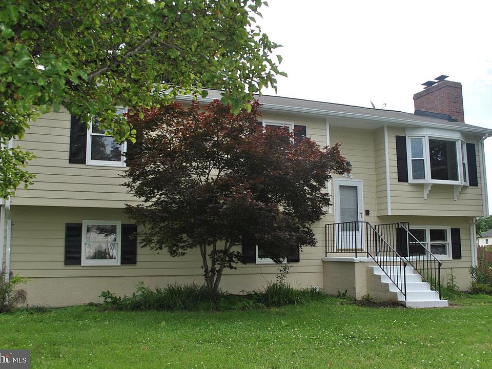 1st image of 10740 Blake Ln