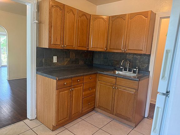 4th image of 1502 S Knoxville Ave