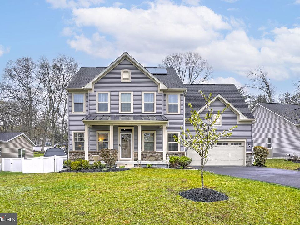 1st image of 405 Francis Ct