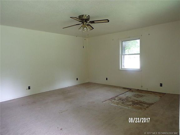 4th image of 100 S Brackett St