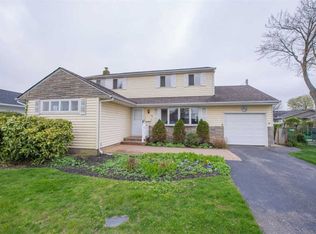 54 Devon Rd, Bethpage, NY 11714