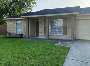 471 Seacliff Dr, Webster, TX 77598