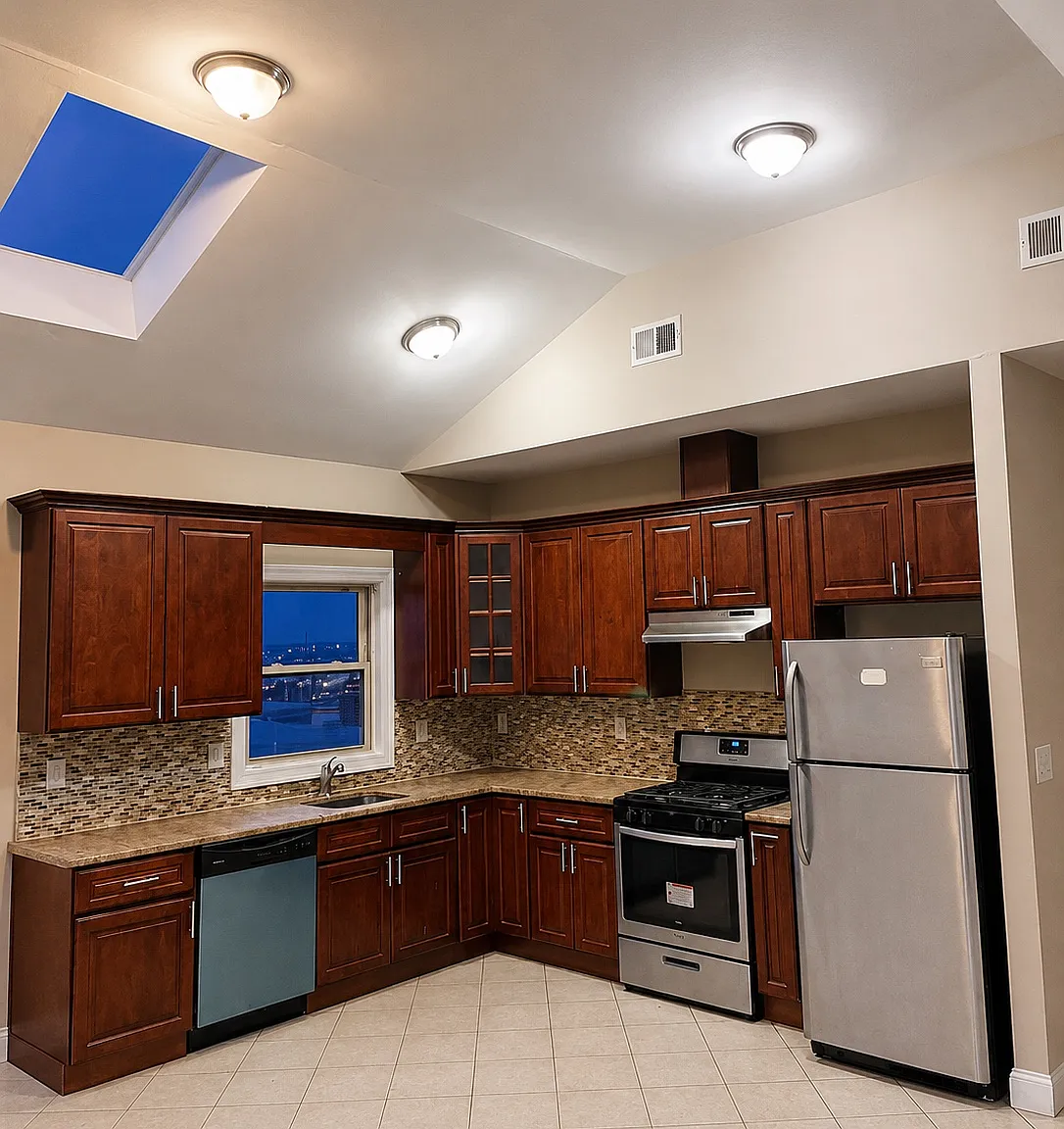 4 bed, 1400 sqft, $4,099 — Photo 2