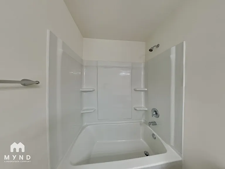 119 Saginaw Ct — Photo 19