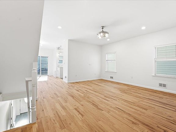 3rd image of 285 TERRACE AVE