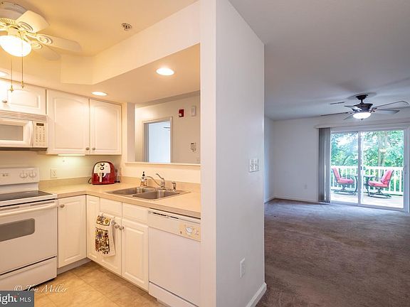 5th image of 242 N 2nd St APT H