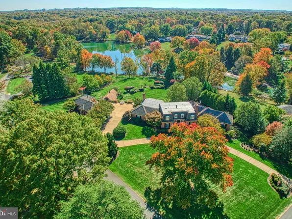 11227 Country Pl, Oakton, VA 22124