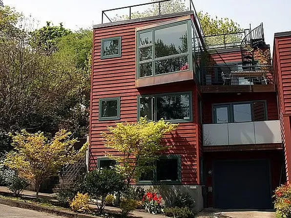3915 SW View Point Ter, Portland, OR 97239