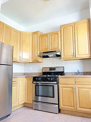 Rented by Bedford Realty USA Corp | media 14