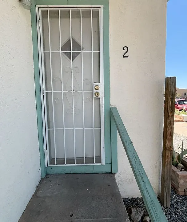 1102 Edith Blvd SE