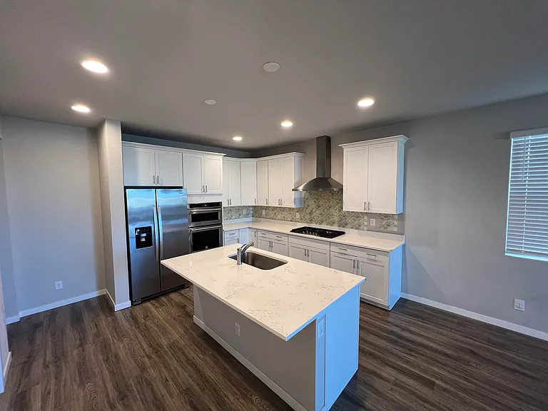 1095 Mountain Dr #B — Photo 3