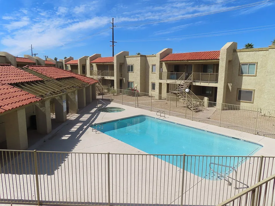 2220 W Dora St #203