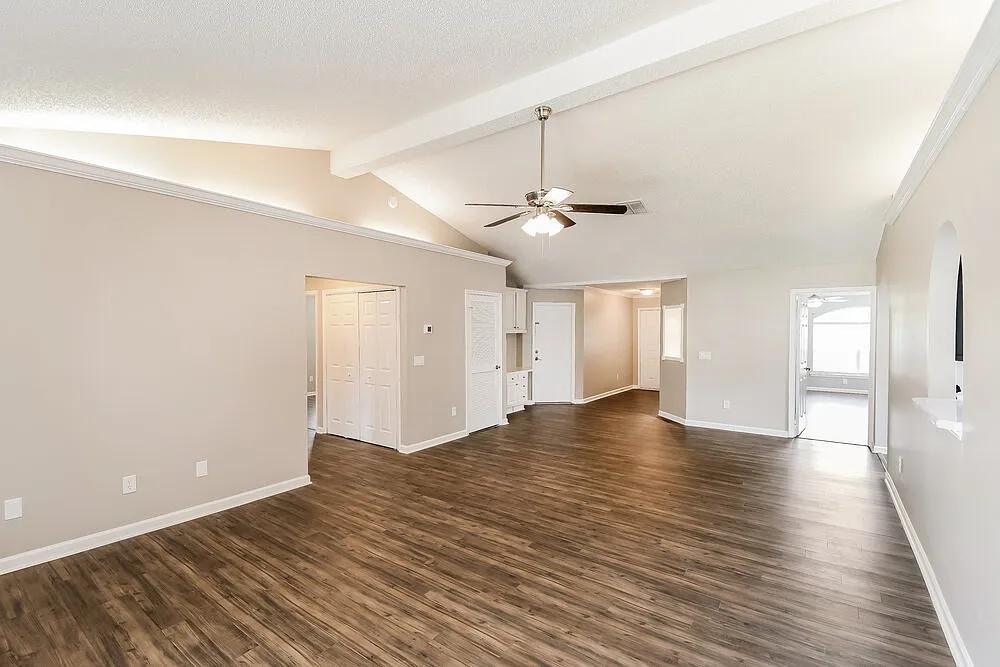 3 bed, 2.0 bath, 1893 sqft, $2,075 — Photo 3