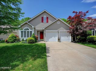 6 Shadow Creek Ct, Jackson, NJ 08527