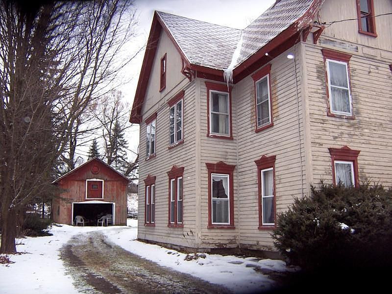2nd image of 162 W Bacon St