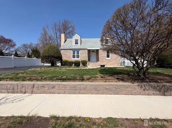1760 Cedarwood Dr, Piscataway, NJ 08854