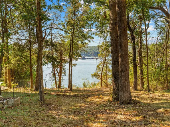 303 5th Avenue, Ridgedale, MO 65739