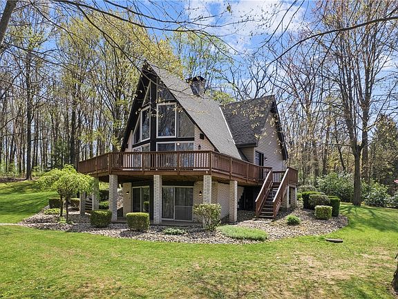 3rd image of 255 Claytonia Rd