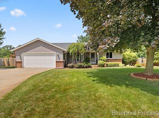 7551 Sunview Dr SE, Grand Rapids, MI 49548