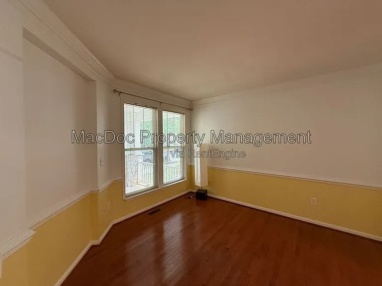1404 Graham Dr — Photo 5
