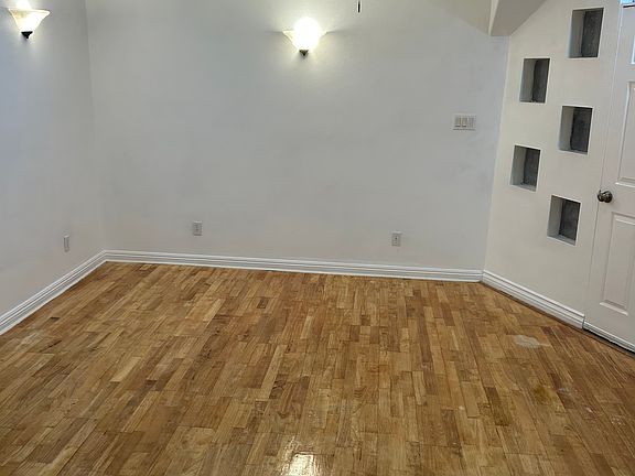 3rd image of 11741 Benfield Ave