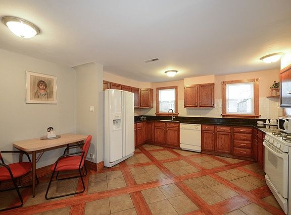 5th image of 3934 N Odell Ave