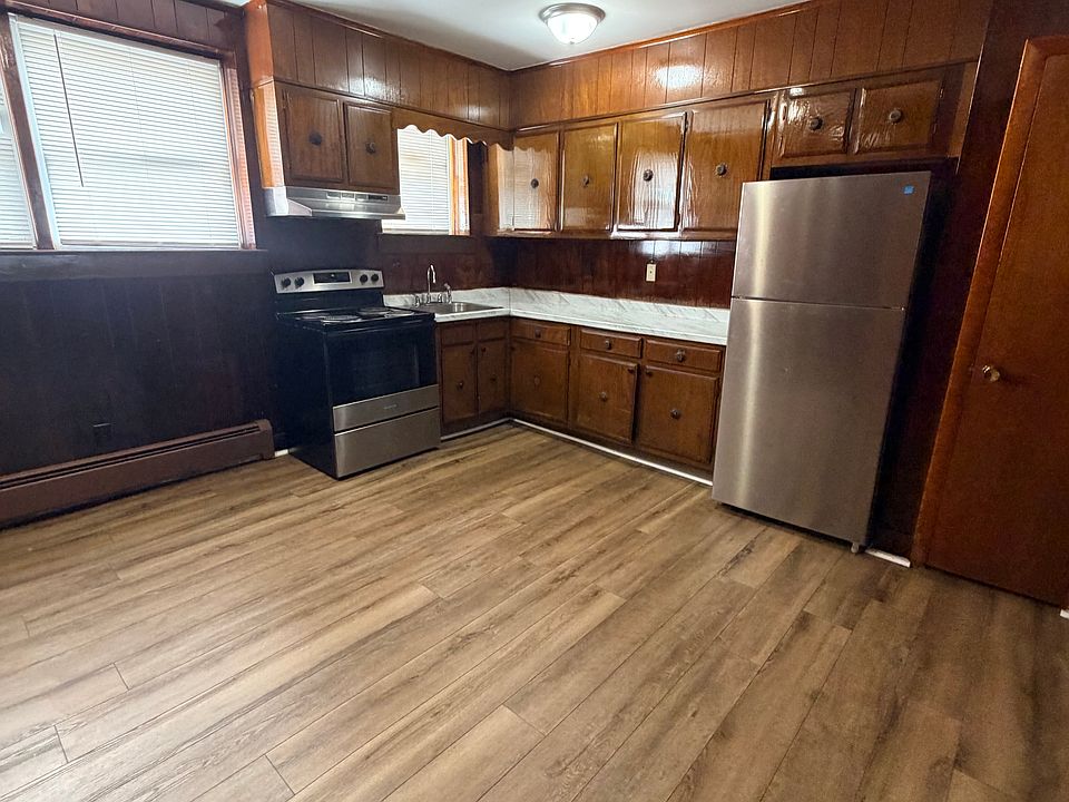 1st image of 185 Thompson St APT 1