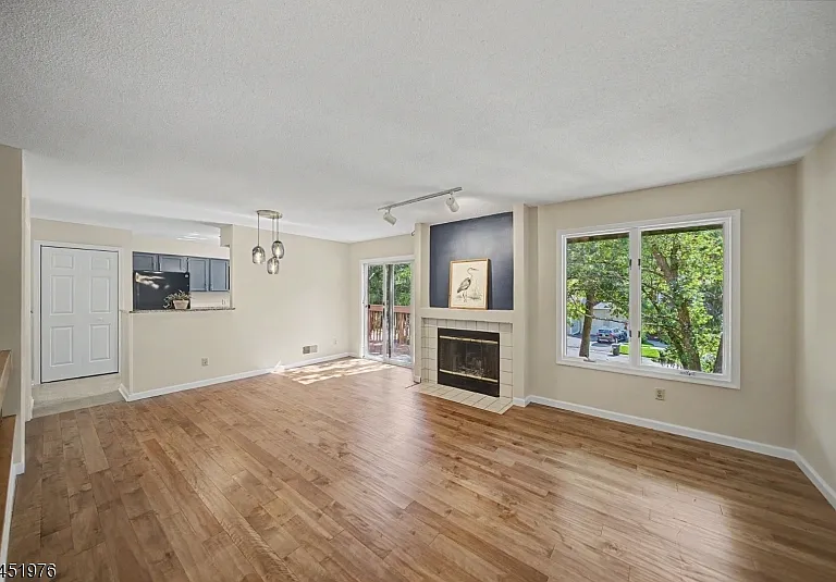 24 Pine Hollow Ct — Photo 6