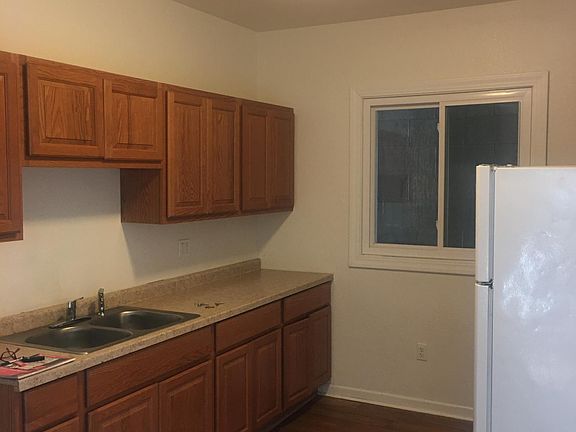 3rd image of 2937 N Oakland Ave