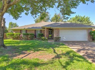 1216 Stonelake Dr, Cleburne, TX 76033