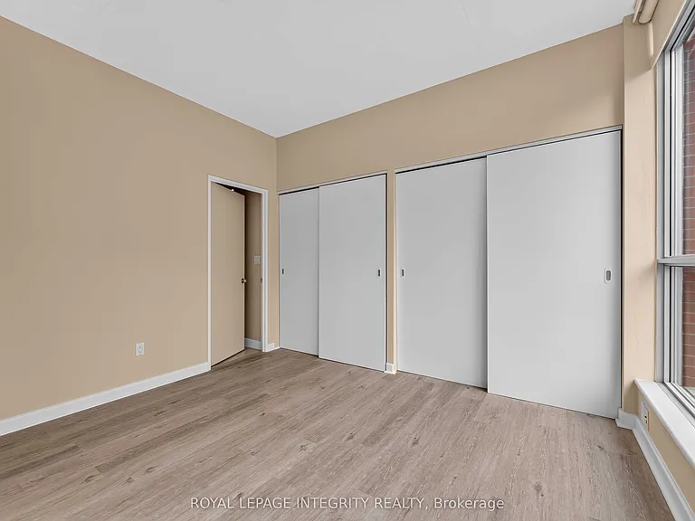 180 York St #909 — Photo 15