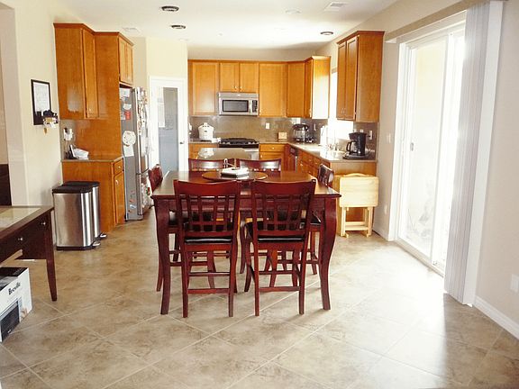 3rd image of 563 Chandler Ct