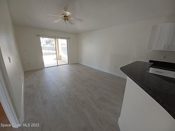 4th image of 1125 White Oak Cir