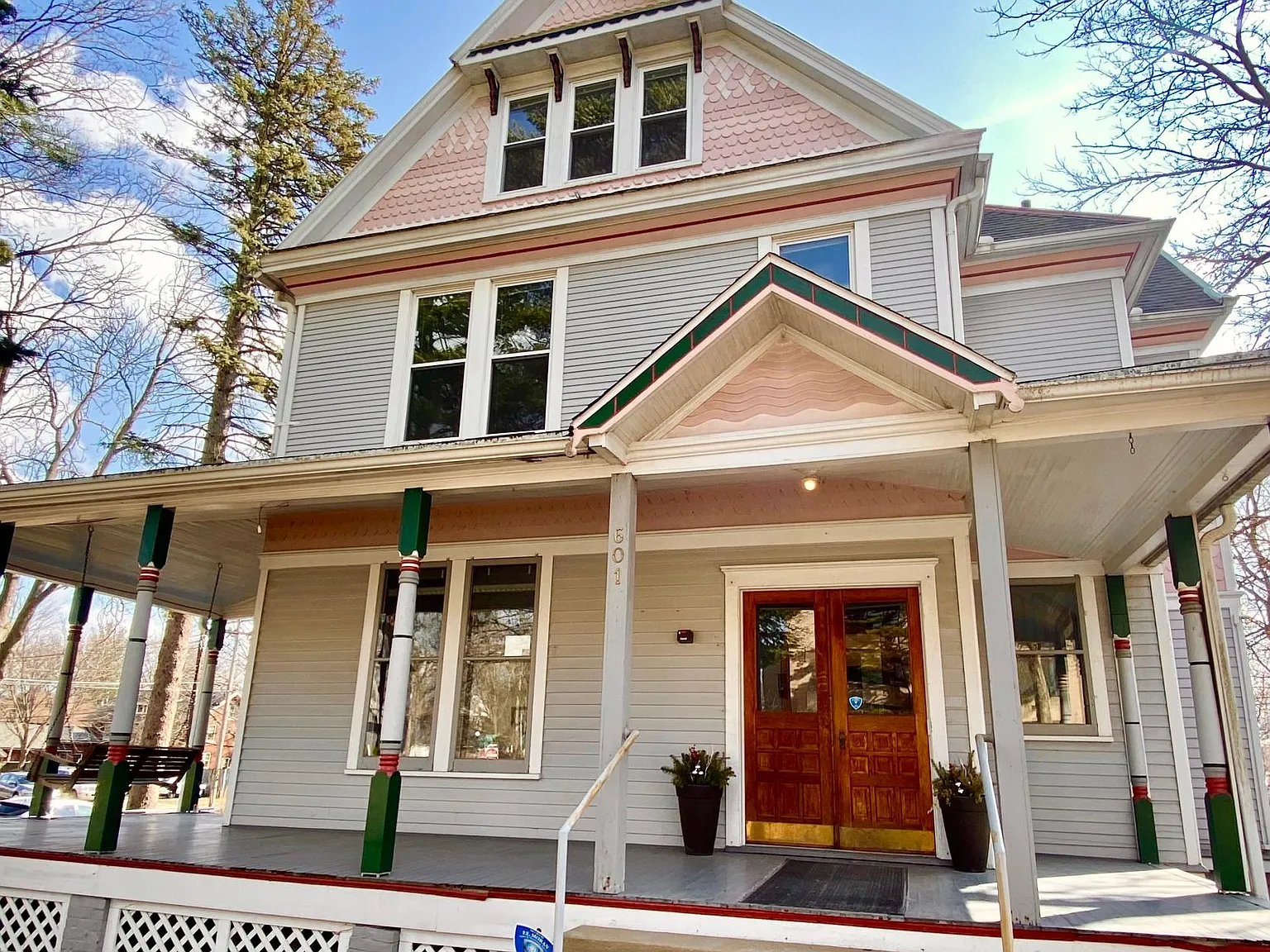 601 W University Ave — Photo 1