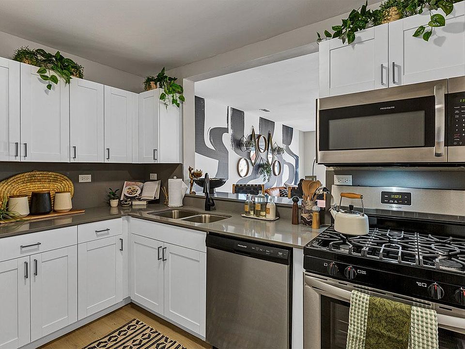 1st image of 975 N Sterling Ave #206