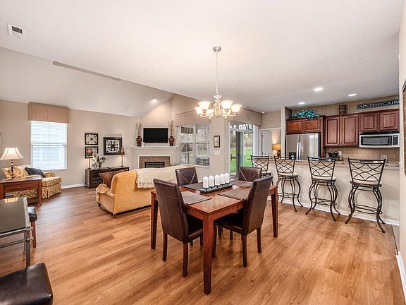 4th image of 380 Westgreen Ln