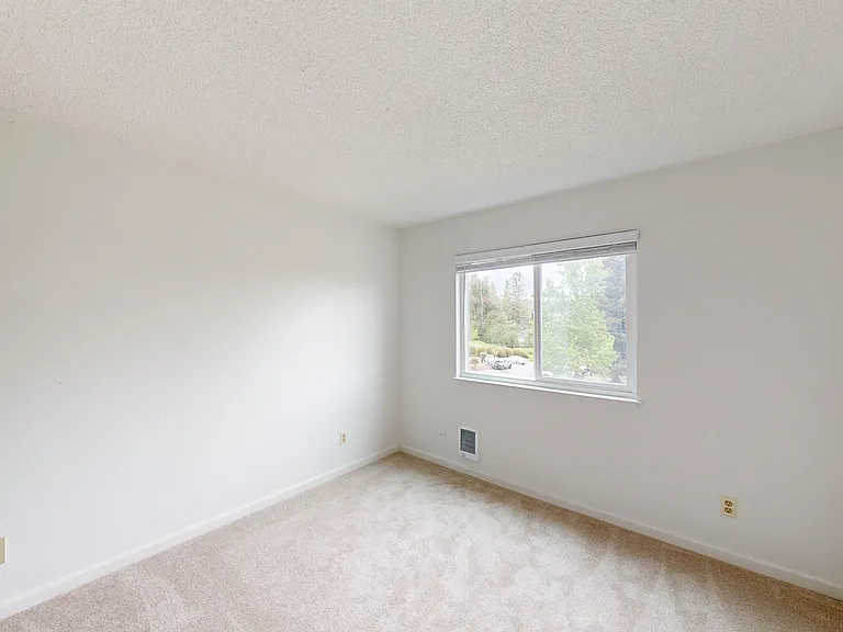 541 Alameda Del Prado #301 — Photo 9