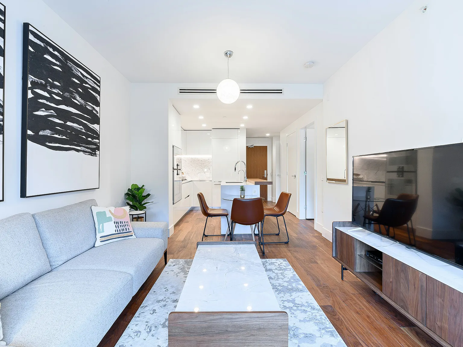 1 bed, 662 sqft, $3,200 — Photo 2